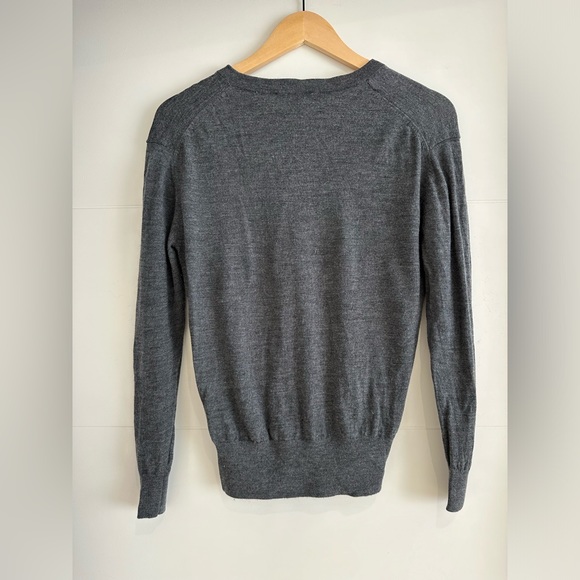 Zara Grey V-Neck sweater - Picture 2 of 5